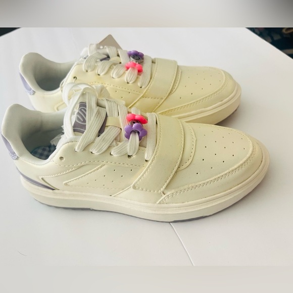 Justice girls shoes size 4 NEW - Picture 1 of 5